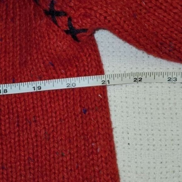 Square One Outfitters Wool Hand Embroidered Accents & Santa Sz M Sweater Pocket - Picture 8 of 10